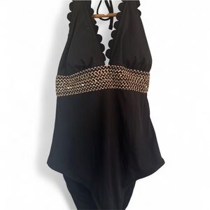 NWT CUPSHE Gold Contrast-Stitching Scalloped
Halter One Piece Swimsuit large